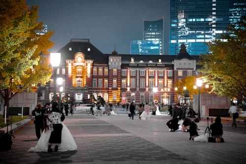 東京駅の夜の街並み